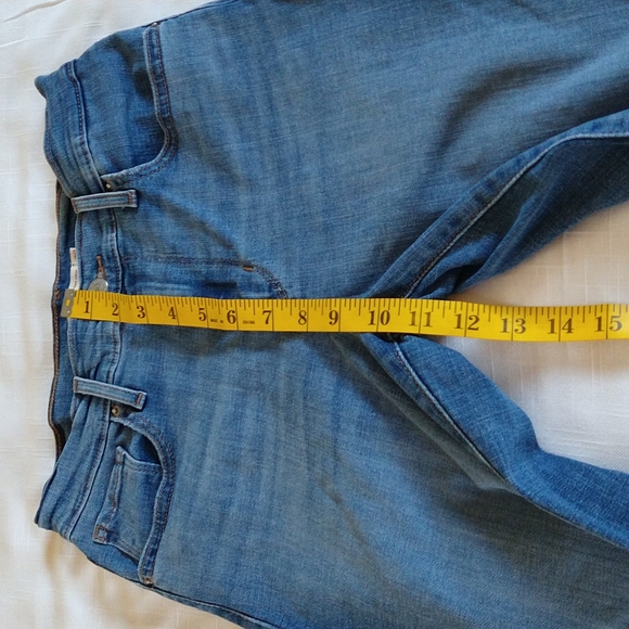 Levi's 724 High Rise Straight Leg Crop Jeans Mid Blue Wash Size 28 - Picture 12 of 17